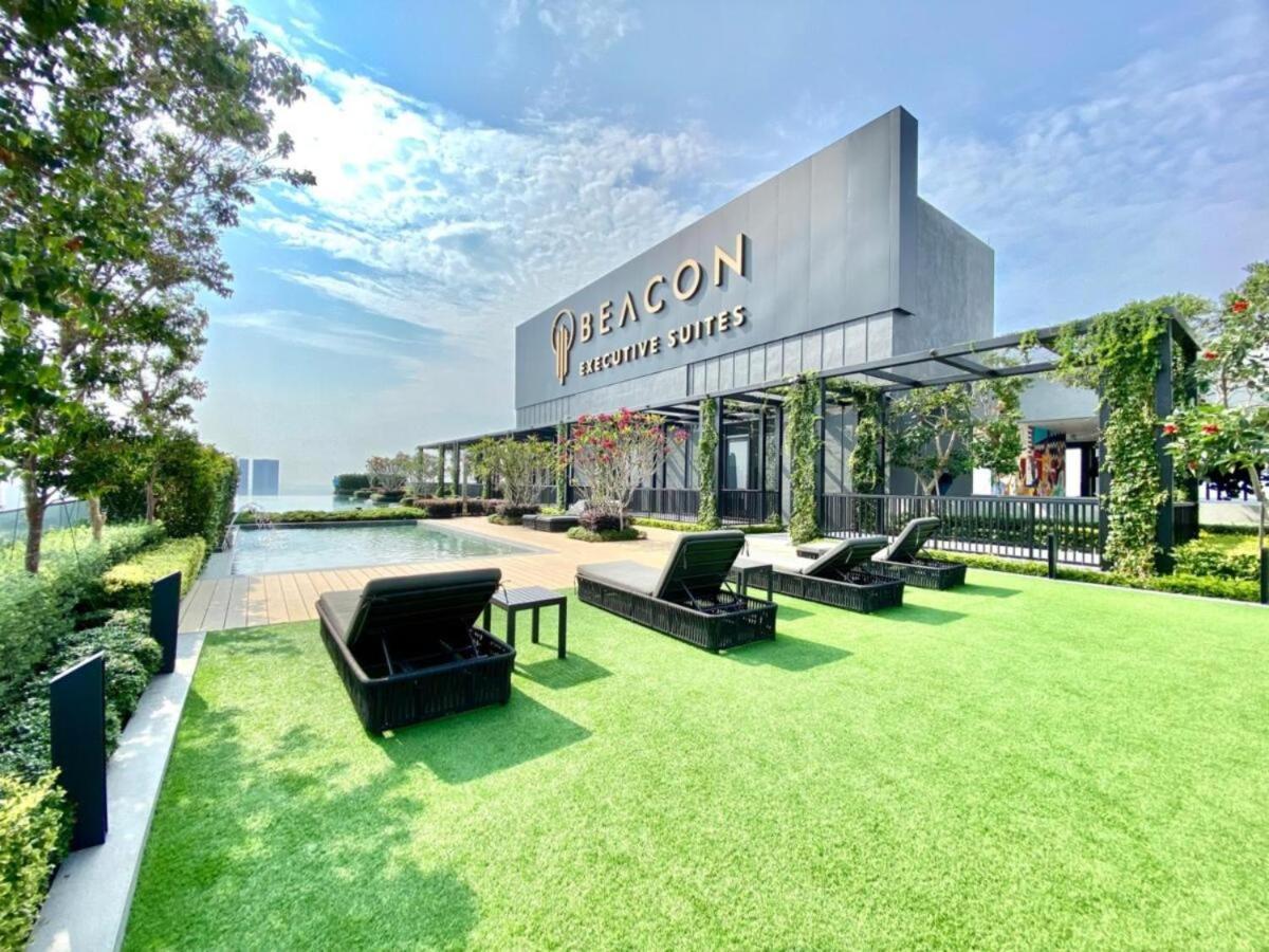 Beacon Executive Suite - Skypool Penang View George Town Buitenkant foto