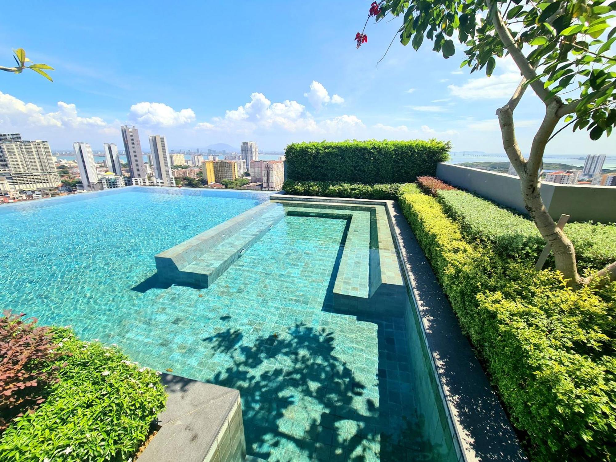 Beacon Executive Suite - Skypool Penang View George Town Buitenkant foto