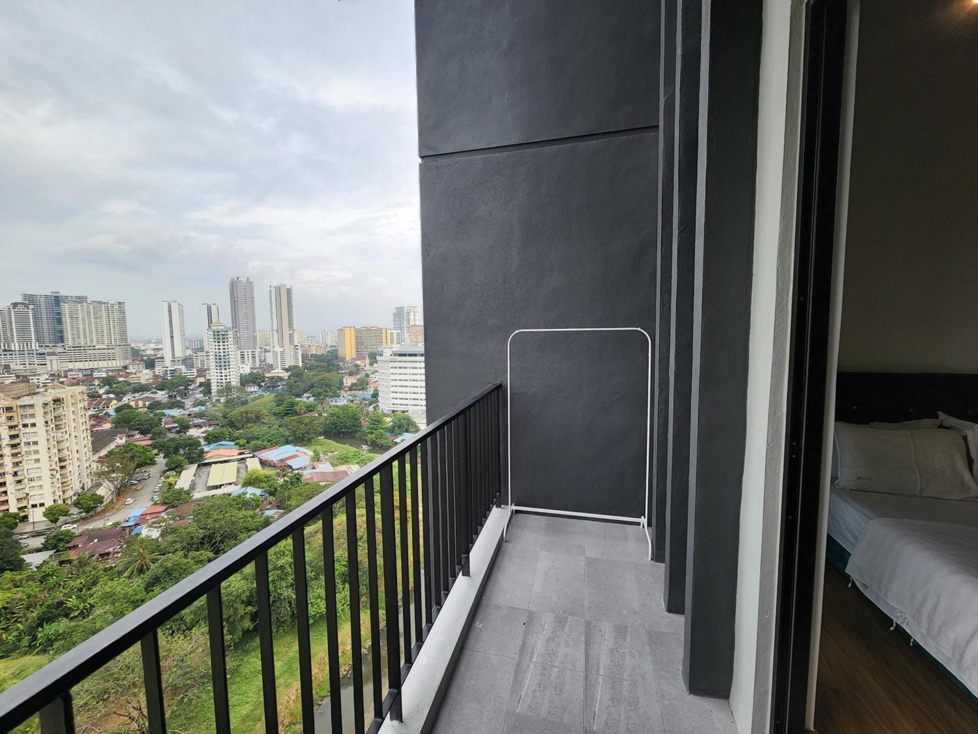 Beacon Executive Suite - Skypool Penang View George Town Buitenkant foto